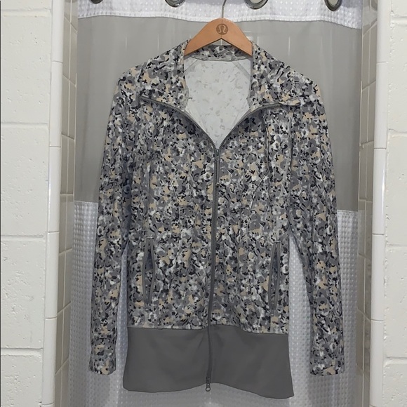 Lululemon Snow Leopard Asana/In Style Jacket 6 - Picture 3 of 7
